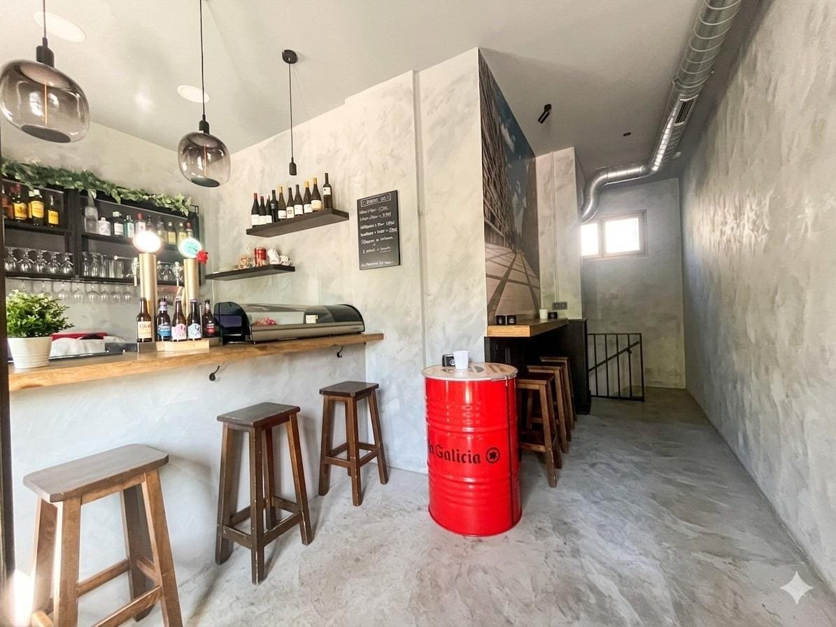 Madrid, MAD 28027 - Unit E - - Interior Photo - Image 2 of 13