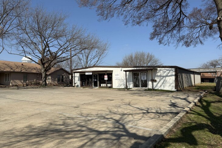 203 E Worth St, Grapevine, TX à louer Photo du bâtiment- Image 1 de 9