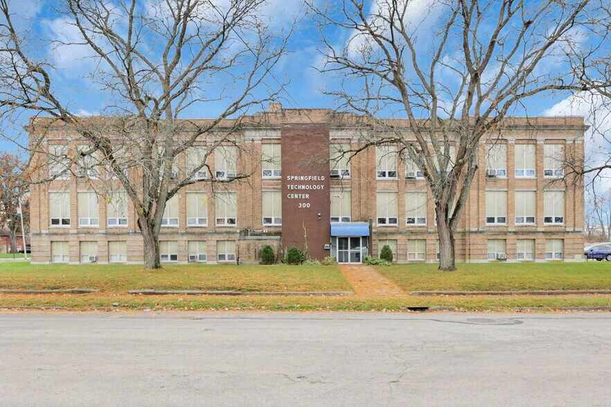 300 E Auburn Ave, Springfield, OH à vendre - Photo du bâtiment - Image 2 de 187