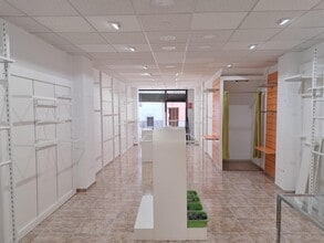 Commerce de détail dans Vilanova del Camí, Barcelona à louer Photo du bâtiment- Image 2 de 5