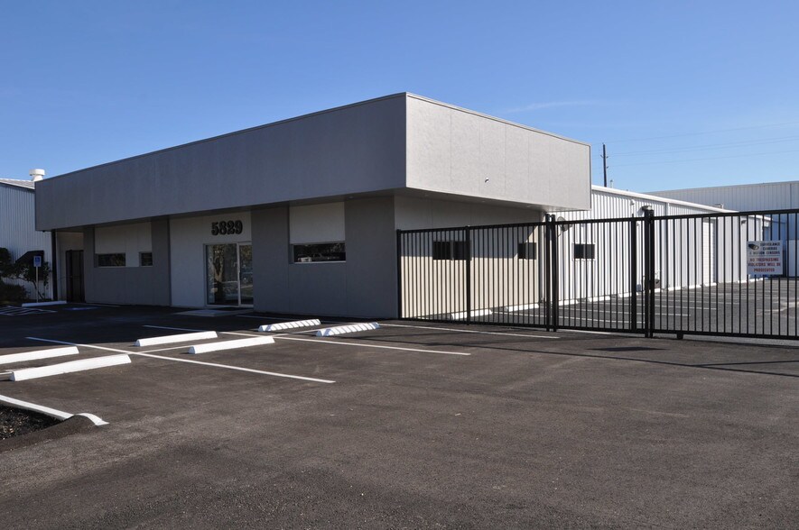 5829 Beverly Hill St, Houston, TX for lease - Building Photo - Image 1 of 52