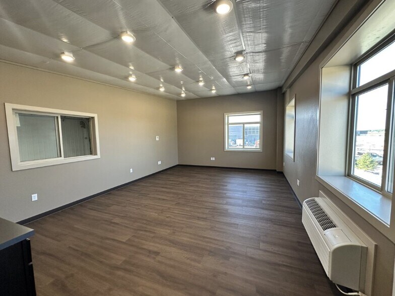 6607 Western Way, Billings, MT à louer - Photo du bâtiment - Image 3 de 7