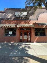 703-711 Main St, Woodland, CA à louer Photo du bâtiment- Image 1 de 3