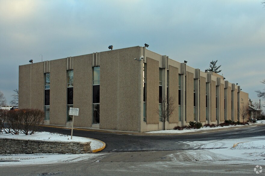 250 & 264 William Howard Taft Rd portefeuille de 2 propriétés à vendre sur LoopNet.ca - Photo du bâtiment - Image 1 de 2