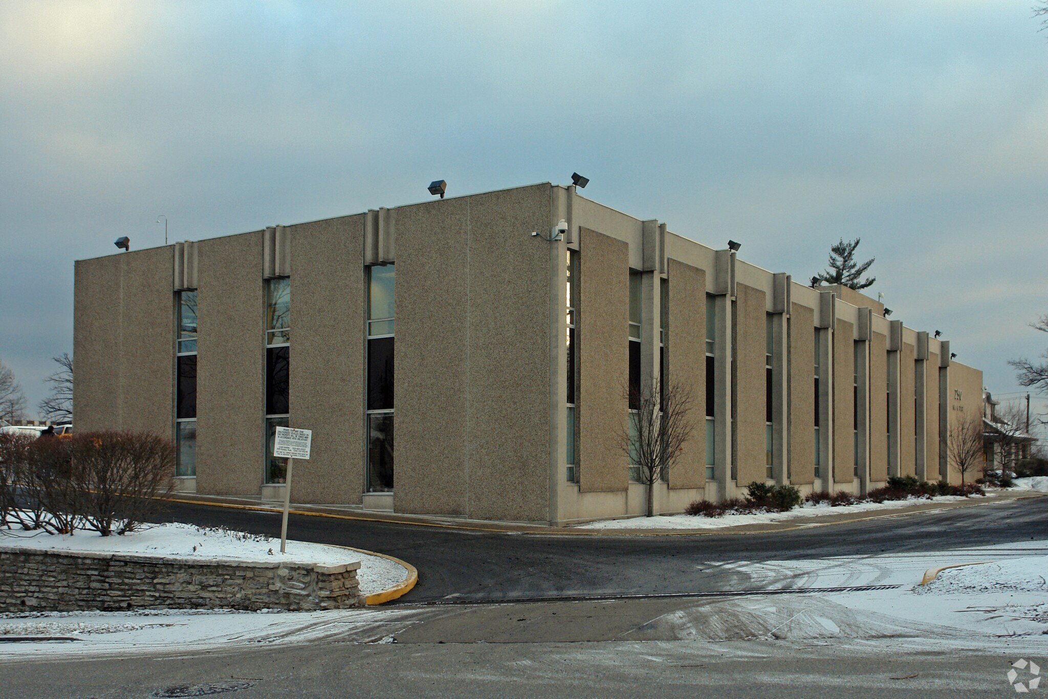250 & 264 William Howard Taft Rd portefeuille de 2 propriétés à vendre sur LoopNet.ca Photo du bâtiment- Image 1 de 3