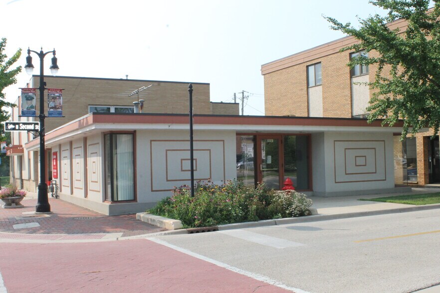 129 E Locust St, Dekalb, IL à vendre - Photo du bâtiment - Image 2 de 29