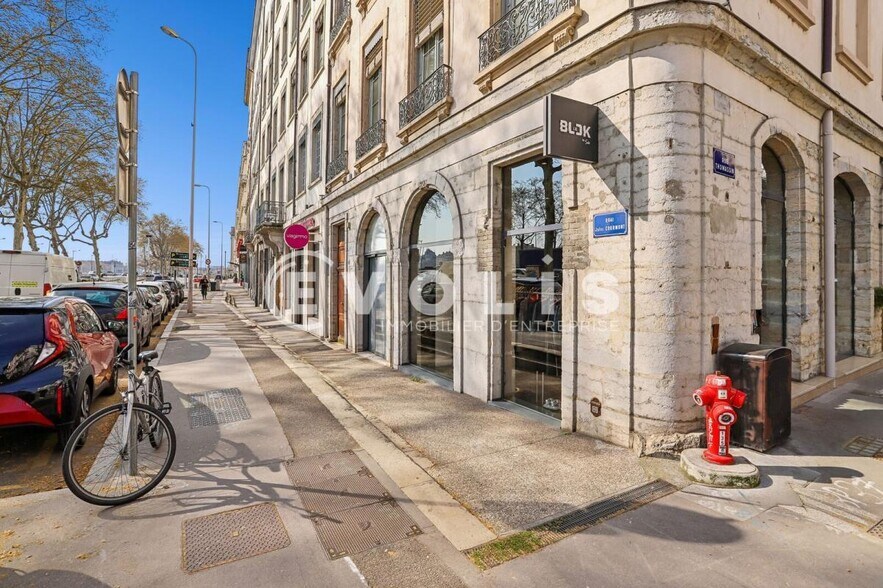 8 Quai Jules Courmont, Lyon à vendre - Photo du bâtiment - Image 2 de 13