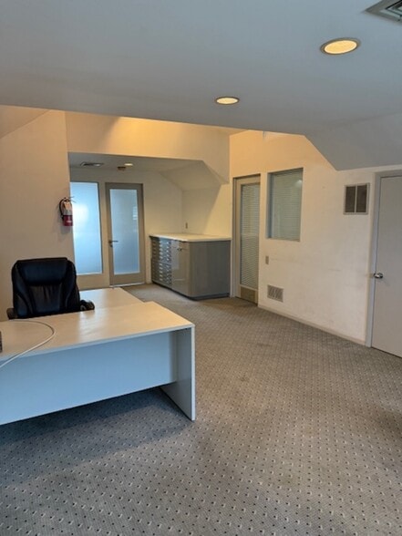 629 W Mount Pleasant Ave, Livingston, NJ à louer - Photo du bâtiment - Image 3 de 4