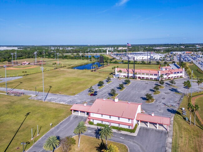 Plus de détails pour 500 Friday Rd, Cocoa, FL - Sports et divertissement à vendre