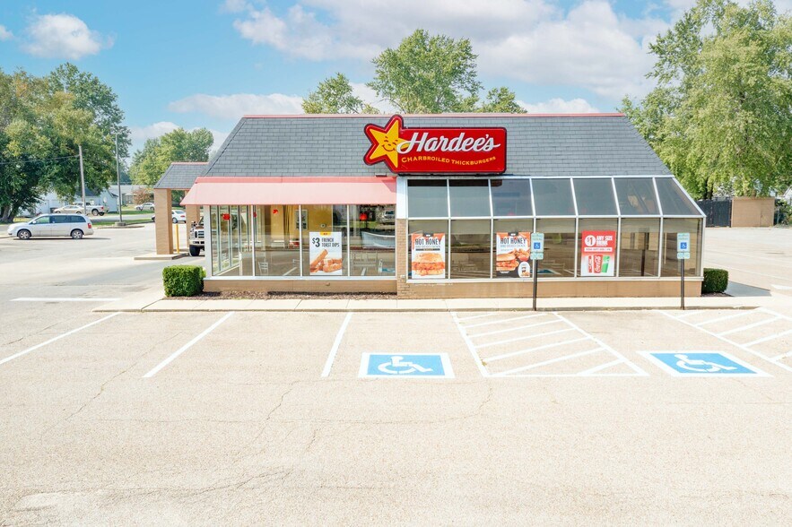 905 N Springfield St, Virden, IL à louer - Photo du bâtiment - Image 3 de 8