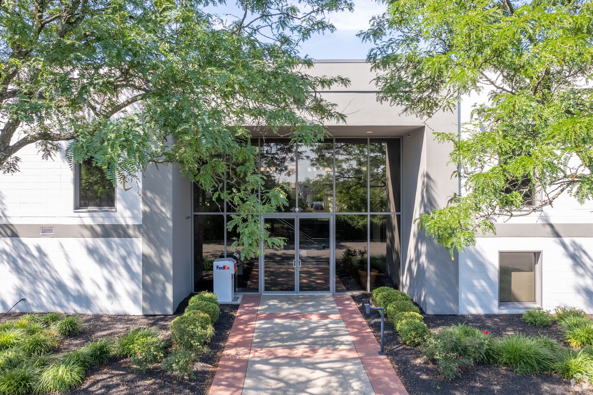 9675 Montgomery Rd, Cincinnati, OH à louer Photo du bâtiment- Image 1 de 5