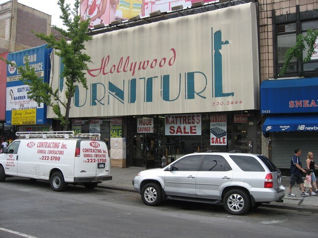 Plus de détails pour 2431 Grand Concourse, Bronx, NY - Commerce de détail à louer