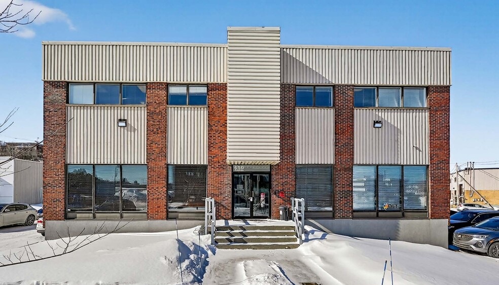 Propriétés commerciales - Usage mixte portfolio of 2 properties for sale on LoopNet.ca - Building Photo - Image 2 of 20