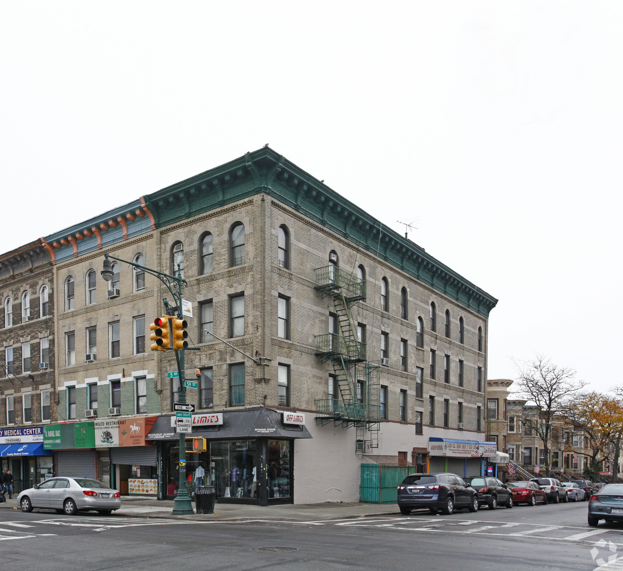 5902 5th Ave, Brooklyn, NY à vendre Photo principale- Image 1 de 1