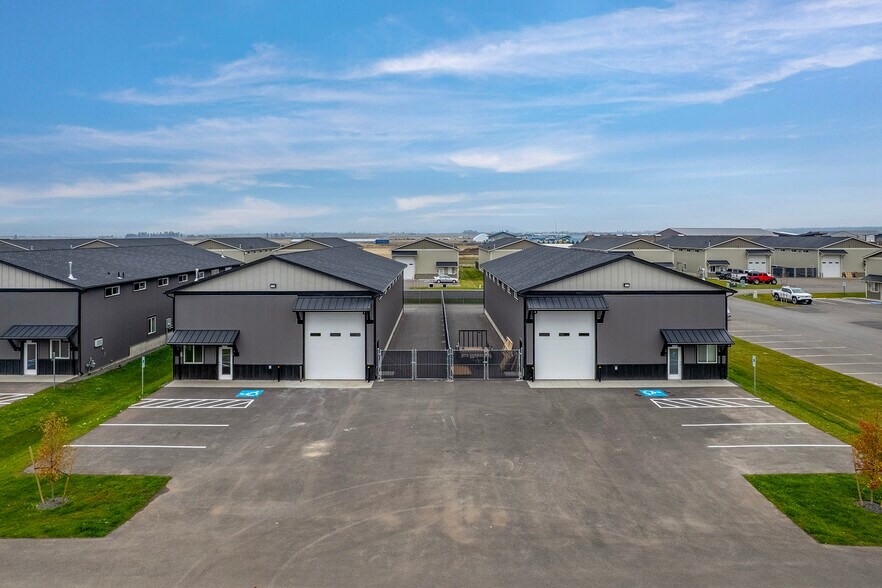 3493 W Daugharty Loop, Hayden, ID à louer - Photo du bâtiment - Image 2 de 26