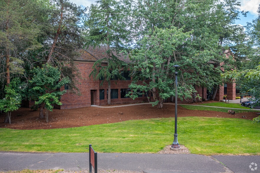 300 Oswego Pointe Dr, Lake Oswego, OR à louer - Photo du bâtiment - Image 3 de 18