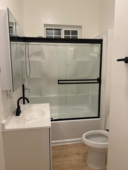 451 S Breed St, Los Angeles, CA à vendre - Photo du bâtiment - Image 3 de 18