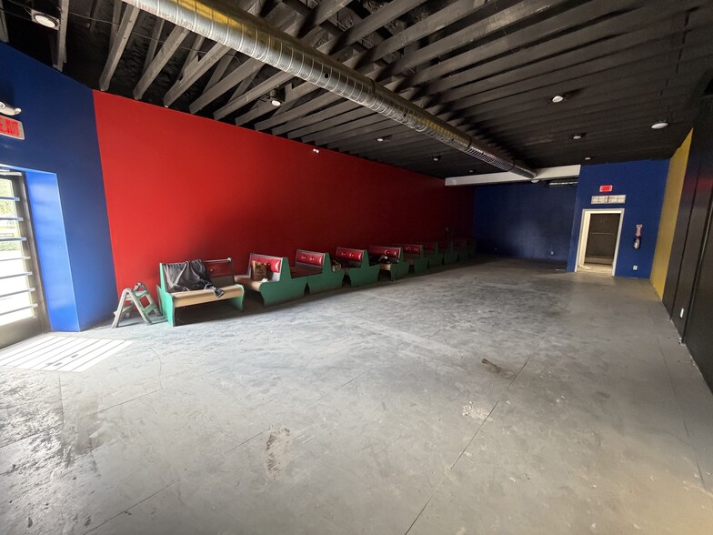 4136 Grand Ave, Omaha, NE for lease - Interior Photo - Image 2 of 10