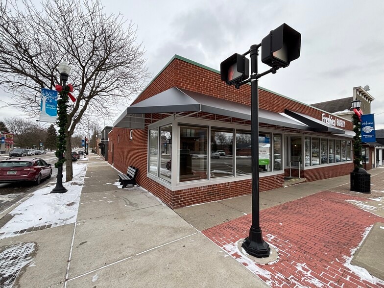 103 S Bridge St, Dewitt, MI for lease - Primary Photo - Image 1 of 9