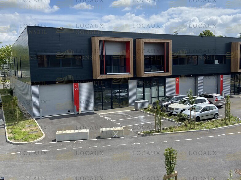 Flex in Éragny for lease - Building Photo - Image 3 of 5