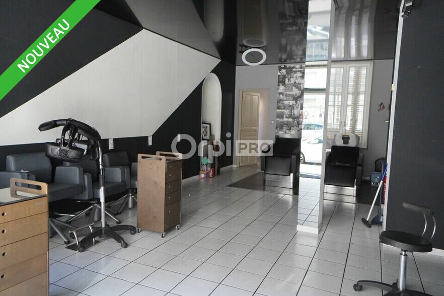 Retail in Dijon for lease - Building Photo - Image 1 of 6