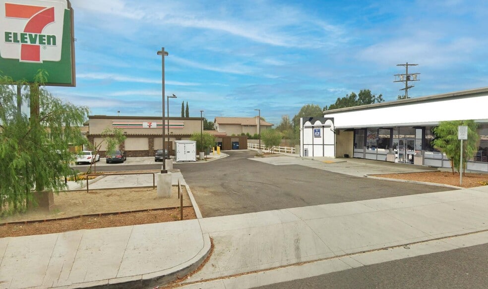 11348 Sunburst St, Lake View Terrace, CA for lease - Building Photo - Image 3 of 4