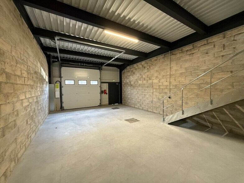 Flex in Épinay-sur-Seine for lease - Interior Photo - Image 3 of 7