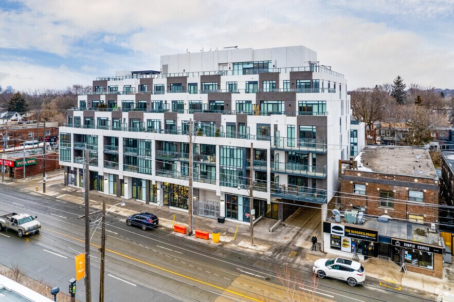 1624-1630 Queen St E, Toronto, ON à vendre - Photo principale - Image 1 de 1