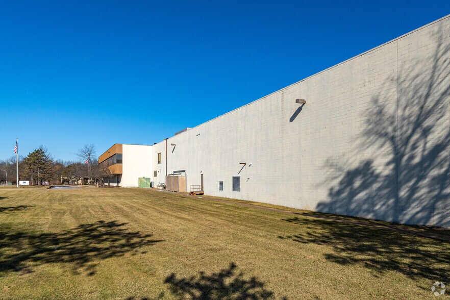 35 Melanie Ln, Whippany, NJ à louer - Photo du bâtiment - Image 2 de 3