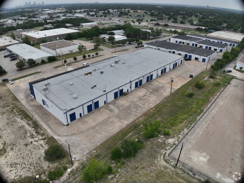 2901 Suffolk Dr, Fort Worth, TX for lease - Matterport Community - Image 2 of 11