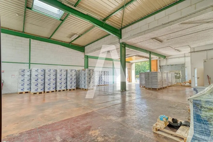 Industrial in Lognes for lease - Building Photo - Image 2 of 5