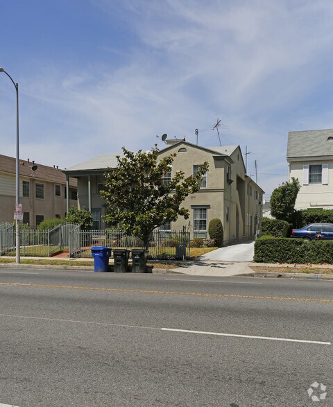 913 S Wilton Pl, Los Angeles, CA à vendre - Photo du bâtiment - Image 2 de 35