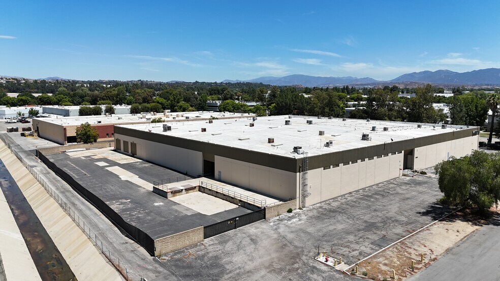 25371-25395 Rye Canyon Rd, Valencia, CA à louer - Photo du bâtiment - Image 2 de 15