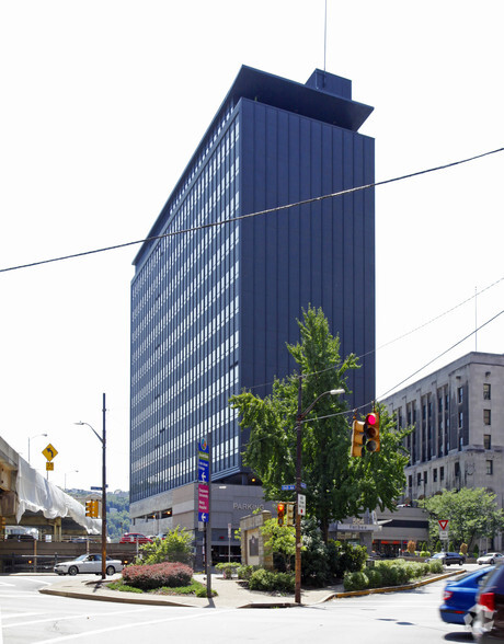 564 Forbes Ave, Pittsburgh, PA à vendre - Photo principale - Image 1 de 1