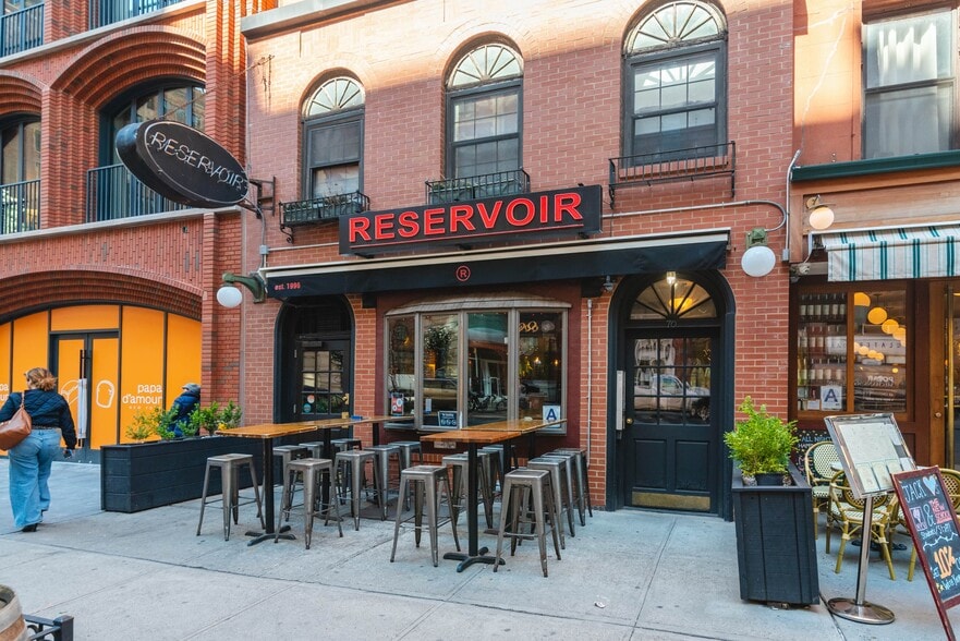 70 University Pl, New York, NY for lease - Building Photo - Image 1 of 17