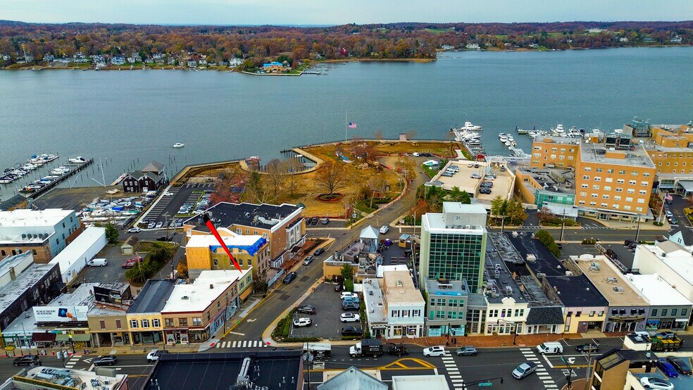 5 Wharf Ave, Red Bank, NJ à louer - Photo du bâtiment - Image 2 de 3