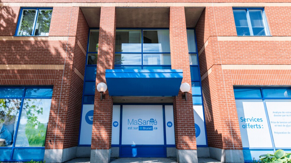 303 Boul Pierre-Bertrand, Québec, QC à louer - Photo du bâtiment - Image 2 de 5
