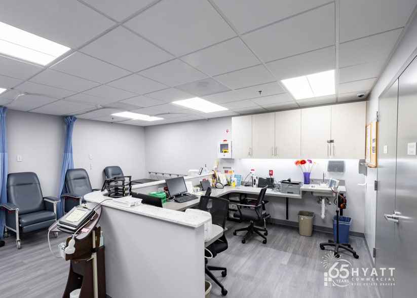 8031 Ritchie Hwy, Pasadena, MD à louer - Photo du bâtiment - Image 3 de 11