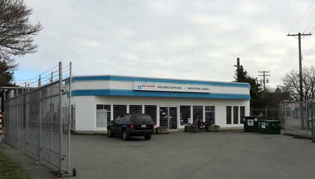 Plus de détails pour 510 Gorge Rd E, Victoria, BC - Industriel à vendre