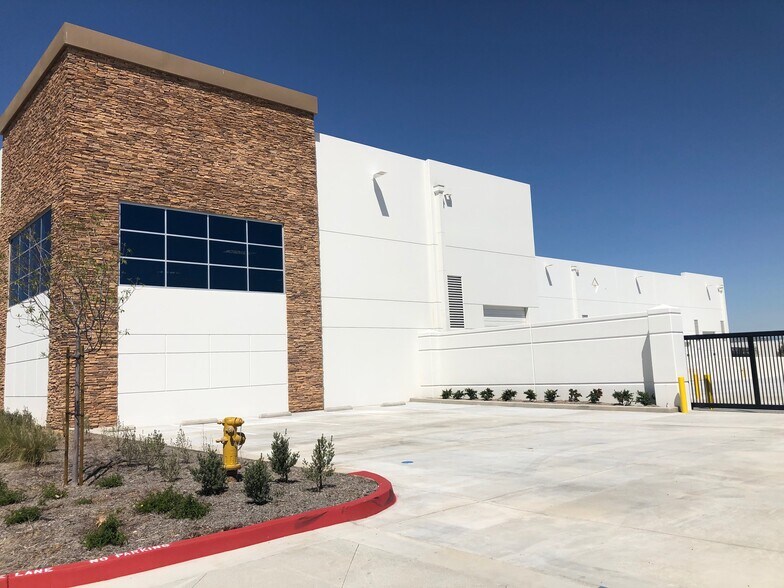 212 Markham St, Perris, CA à louer - Photo du bâtiment - Image 3 de 19