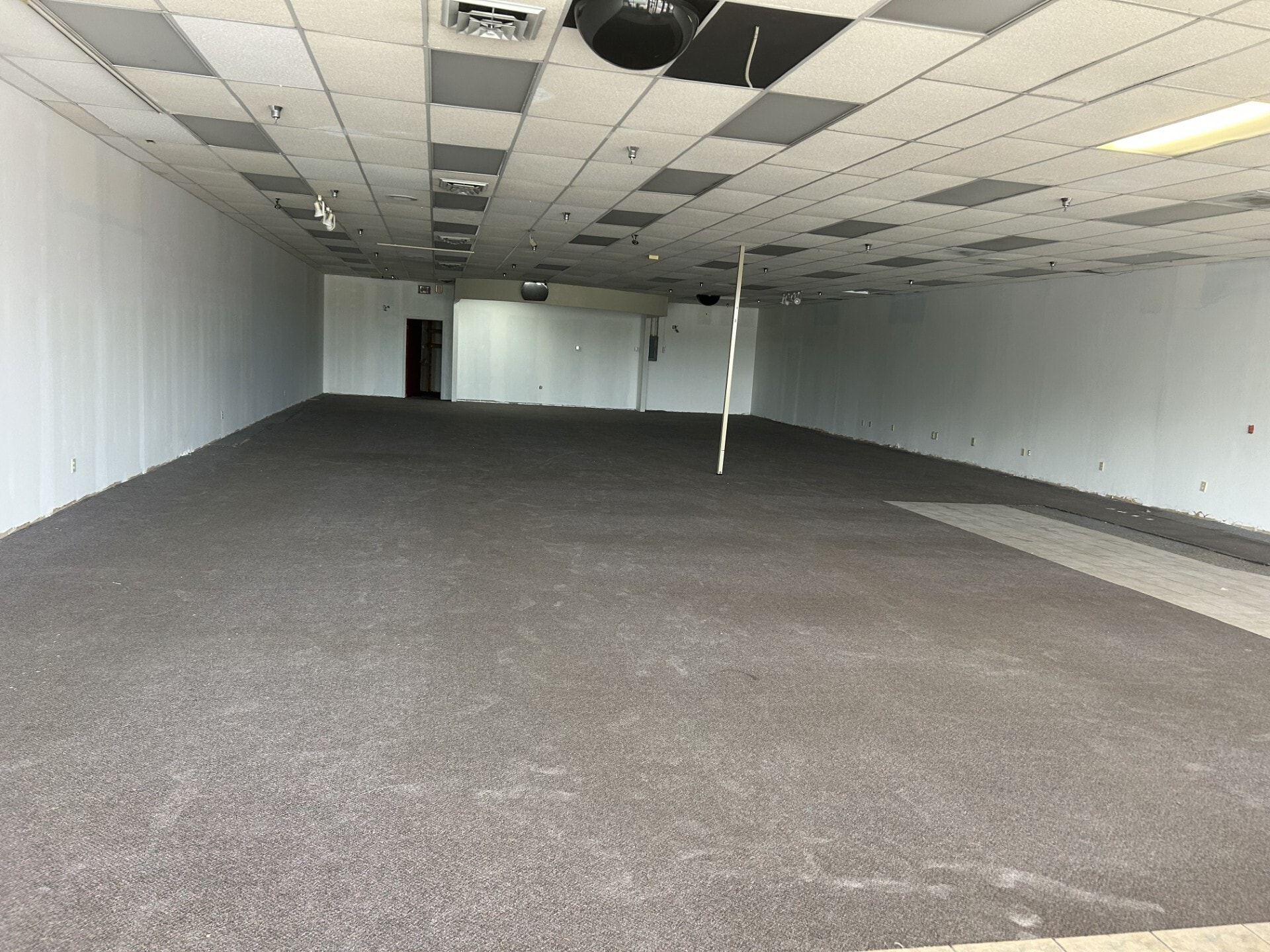 3320-3382 Robinhood Rd, Winston-Salem, NC for lease Interior Photo- Image 1 of 3