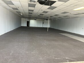 3320-3382 Robinhood Rd, Winston-Salem, NC for lease Interior Photo- Image 1 of 3