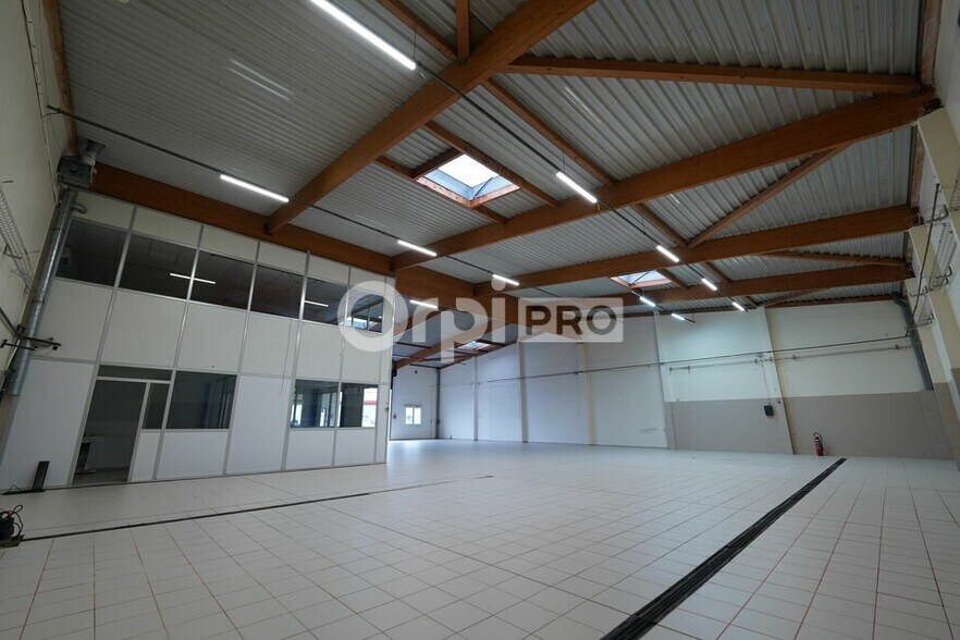 31 Rue Wilson, Décines-Charpieu for lease - Interior Photo - Image 2 of 23