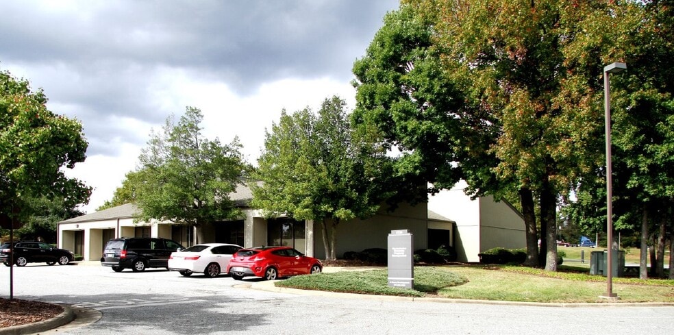 2722 N Church St, Greensboro, NC for lease - Building Photo - Image 2 of 9