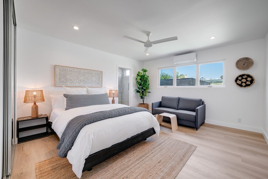 2602 Pacific Ave, Venice, CA for sale - Interior Photo - Image 2 of 49