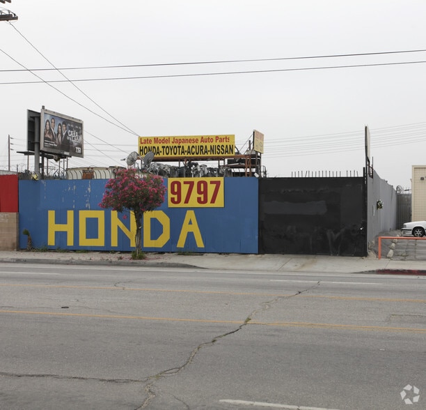 9797 Glenoaks Blvd, Sun Valley, CA for lease - Building Photo - Image 1 of 1