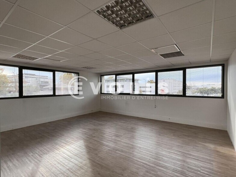 8 impasse rudolf diesel, Mérignac for lease - Interior Photo - Image 3 of 24