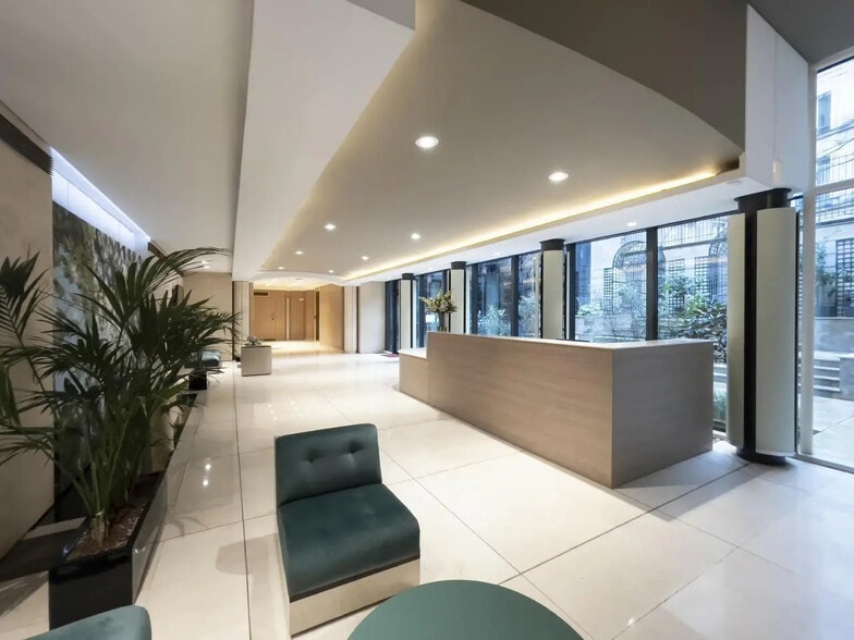 203 Rue Du Faubourg Saint-Honoré, Paris for lease - Building Photo - Image 3 of 32