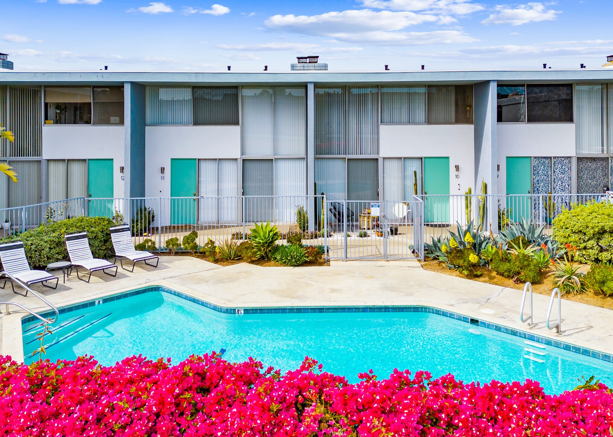 145 E 18th St, Costa Mesa, CA à vendre Photo du bâtiment- Image 1 de 11