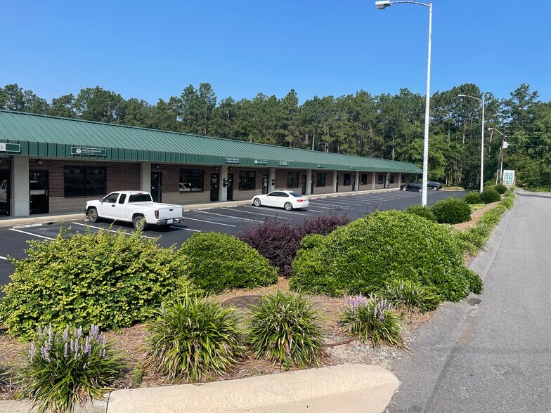 340 Commerce Ave, Southern Pines, NC à louer - Photo du bâtiment - Image 2 de 7